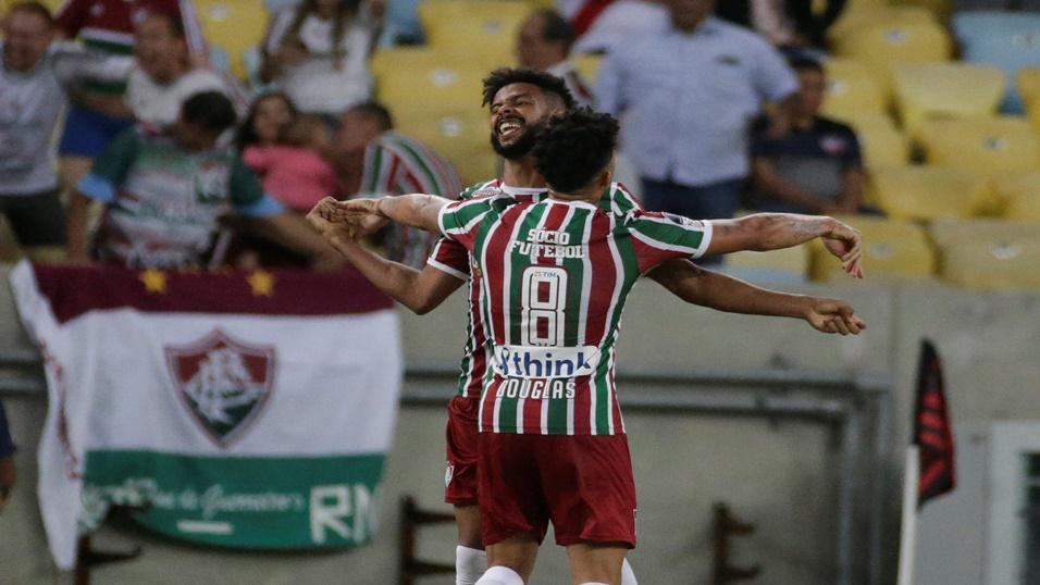 Players of Fluminese celebrate